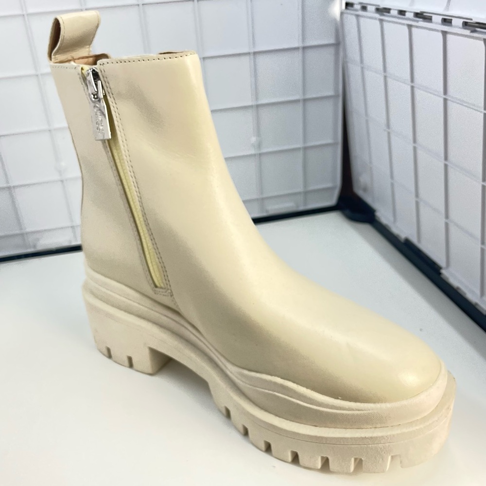 Vionic Waterproof Brand New Boots